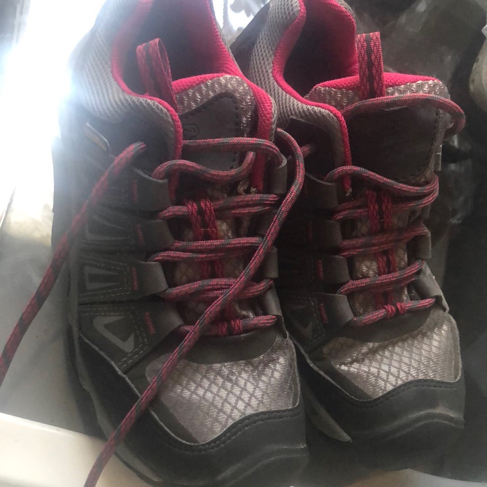 Preowned Keen women’s hiking shoes 7 Excellent